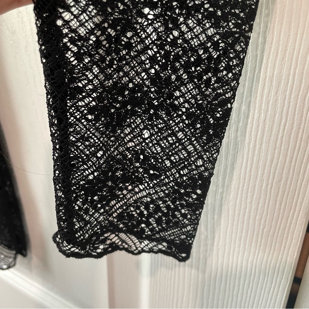 Le château NWOT- beautiful lace black top xtra small - Picture 4 of 7